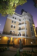 Mandarin ClubHouse