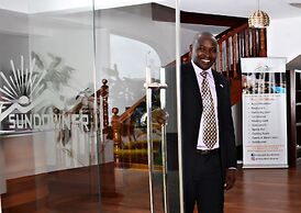 Greenpark Sundowner Hotel