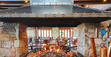 Stargazer Luxury Condo, Rooftop Views, Private Hot Tub