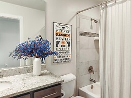 Stargazer Luxury Condo, Rooftop Views, Private Hot Tub