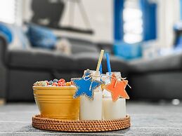 Stargazer Luxury Condo, Rooftop Views, Private Hot Tub