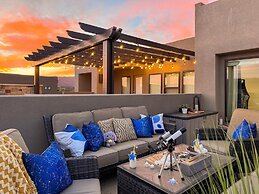 Stargazer Luxury Condo, Rooftop Views, Private Hot Tub