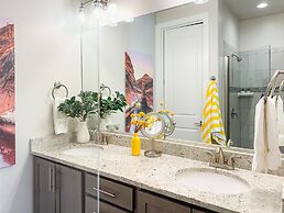 Stargazer Luxury Condo, Rooftop Views, Private Hot Tub