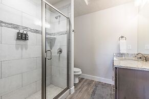 Stargazer Luxury Condo, Rooftop Views, Private Hot Tub