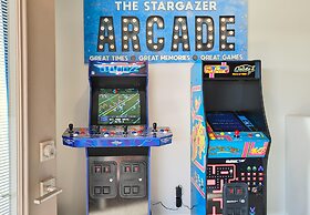 Stargazer Luxury Condo, Rooftop Views, Private Hot Tub