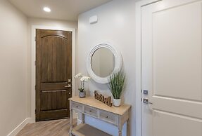 Stargazer Luxury Condo, Rooftop Views, Private Hot Tub