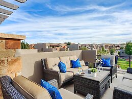 Stargazer Luxury Condo, Rooftop Views, Private Hot Tub