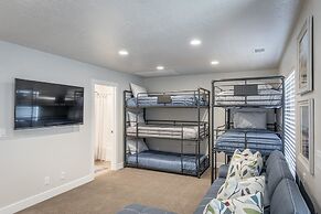 Stargazer Luxury Condo, Rooftop Views, Private Hot Tub