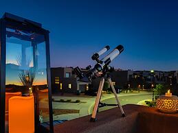 Stargazer Luxury Condo, Rooftop Views, Private Hot Tub