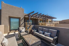 Stargazer Luxury Condo, Rooftop Views, Private Hot Tub