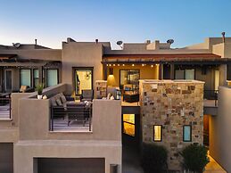 Stargazer Luxury Condo, Rooftop Views, Private Hot Tub