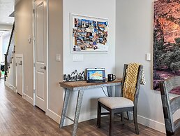 Stargazer Luxury Condo, Rooftop Views, Private Hot Tub