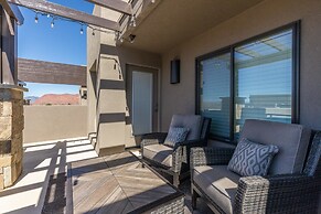 Stargazer Luxury Condo, Rooftop Views, Private Hot Tub
