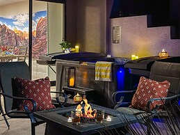 Stargazer Luxury Condo, Rooftop Views, Private Hot Tub