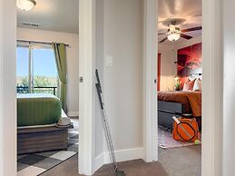 Stargazer Luxury Condo, Rooftop Views, Private Hot Tub