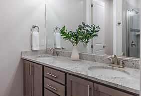 Stargazer Luxury Condo, Rooftop Views, Private Hot Tub