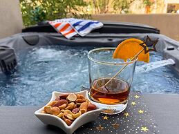 Stargazer Luxury Condo, Rooftop Views, Private Hot Tub