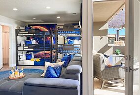 Stargazer Luxury Condo, Rooftop Views, Private Hot Tub