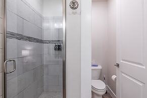 Stargazer Luxury Condo, Rooftop Views, Private Hot Tub