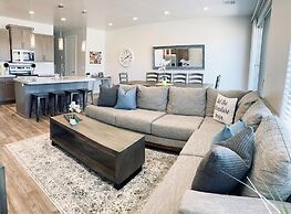 Stargazer Luxury Condo, Rooftop Views, Private Hot Tub