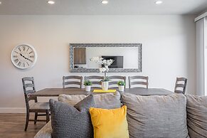 Stargazer Luxury Condo, Rooftop Views, Private Hot Tub