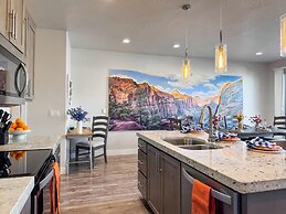 Stargazer Luxury Condo, Rooftop Views, Private Hot Tub