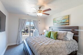 Stargazer Luxury Condo, Rooftop Views, Private Hot Tub