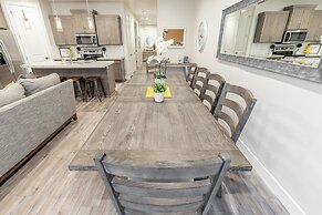 Stargazer Luxury Condo, Rooftop Views, Private Hot Tub