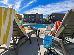 Stargazer Luxury Condo, Rooftop Views, Private Hot Tub