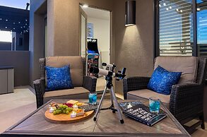 Stargazer Luxury Condo, Rooftop Views, Private Hot Tub