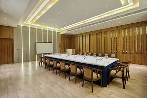 Om Clarks Inn Raebareli