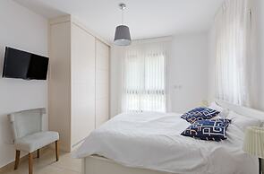 Laguna Water Front 1