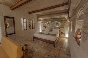 Zara Cave Hotel +10