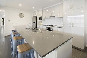 Whitsundays Paradise by the Port