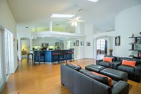 Spacious Modern Pool Home, Family & Golf Trips - 4727 4 Bedroom Home b