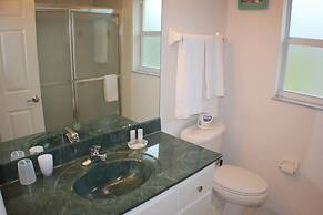 Spacious Modern Pool Home, Family & Golf Trips - 4727 4 Bedroom Home b