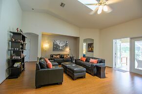 Spacious Modern Pool Home, Family & Golf Trips - 4727 4 Bedroom Home b