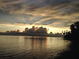 Sina PJ Beach Fales and Surf