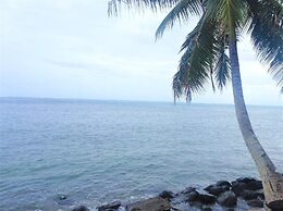 Sina PJ Beach Fales and Surf