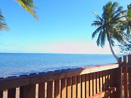 Sina PJ Beach Fales and Surf