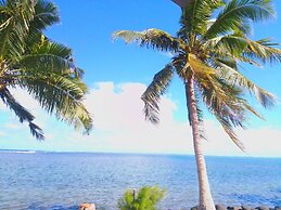 Sina PJ Beach Fales and Surf