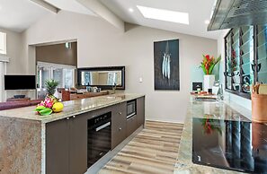 Oceans Edge Beach House At Oak Beach