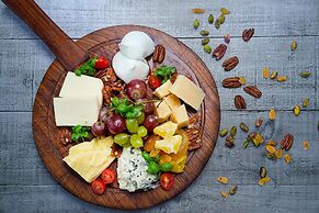 Sedona Hotel Inya Wing