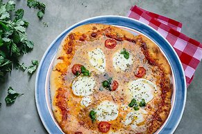 Sedona Hotel Inya Wing