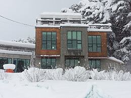 Rooftop Moonlight Pension