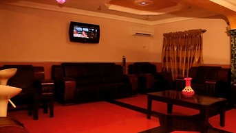 Hi Point Hotel & Suites