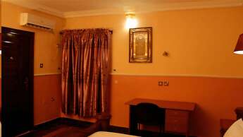 Hi Point Hotel & Suites