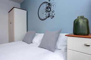 Lakeside view - Manchester townhouse