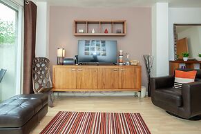 Lakeside view - Manchester townhouse