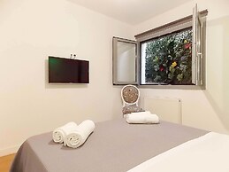 Plaka Hidden Jewel - Acropolis